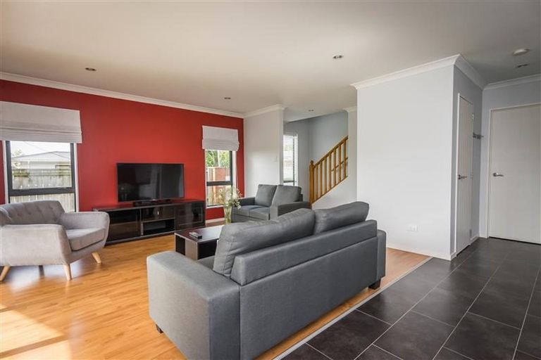 Photo of property in 1 Harding Avenue, Te Atatu South, Auckland, 0610