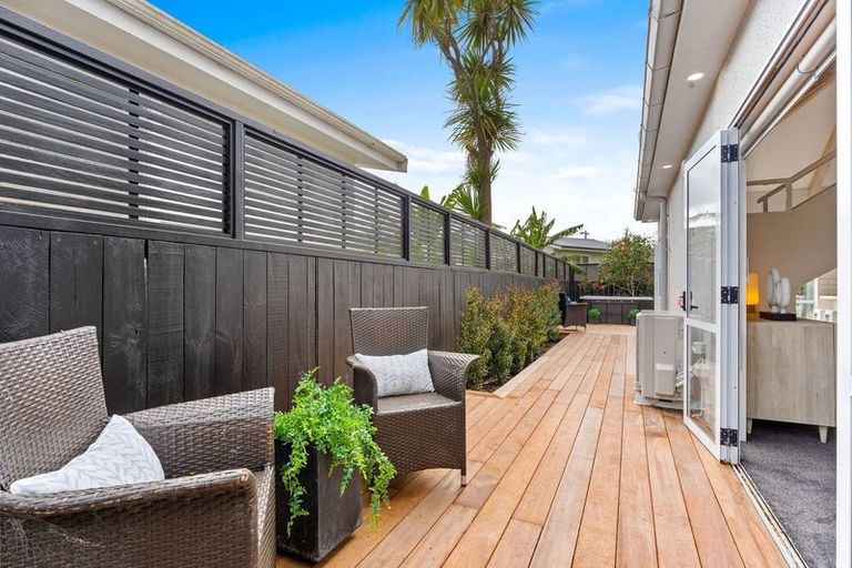 Photo of property in 2/7 Seine Road, Forrest Hill, Auckland, 0620