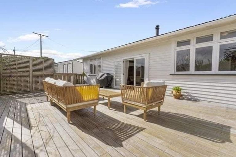 Photo of property in 6 Ngaio Street, Strandon, New Plymouth, 4312