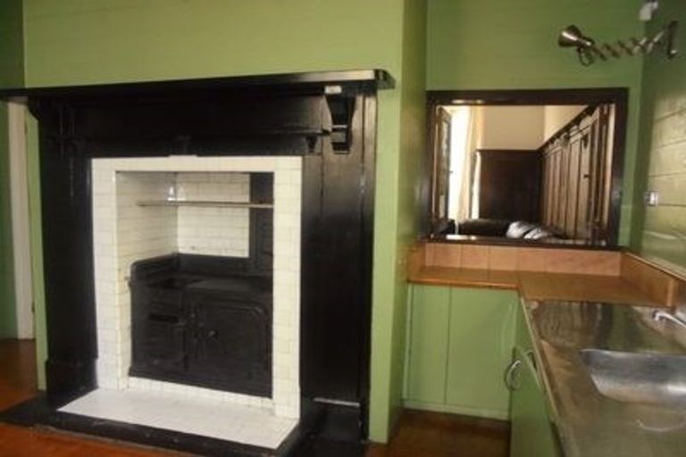 Photo of property in 7a Hawker Street, Mount Victoria, Wellington, 6011