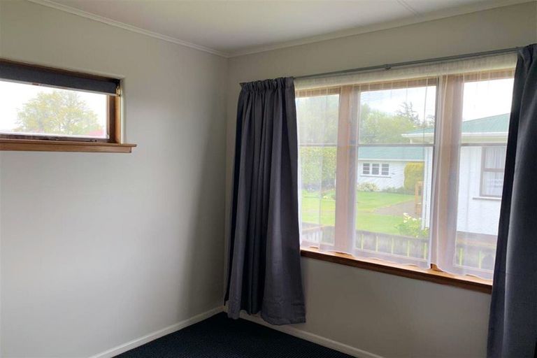 Photo of property in 12 Barrett Place, Carterton, 5713