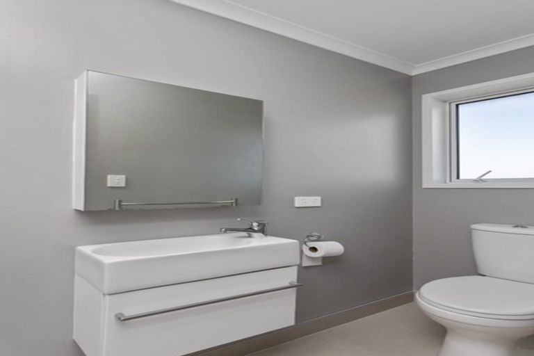 Photo of property in 45 Maylee Crescent, Gulf Harbour, Whangaparaoa, 0930