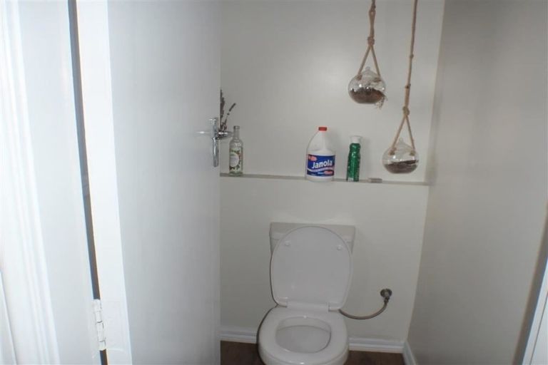 Photo of property in 9 High Street, Hawarden, 7385