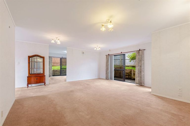 Photo of property in 31 Petrel Place, Massey, Auckland, 0614