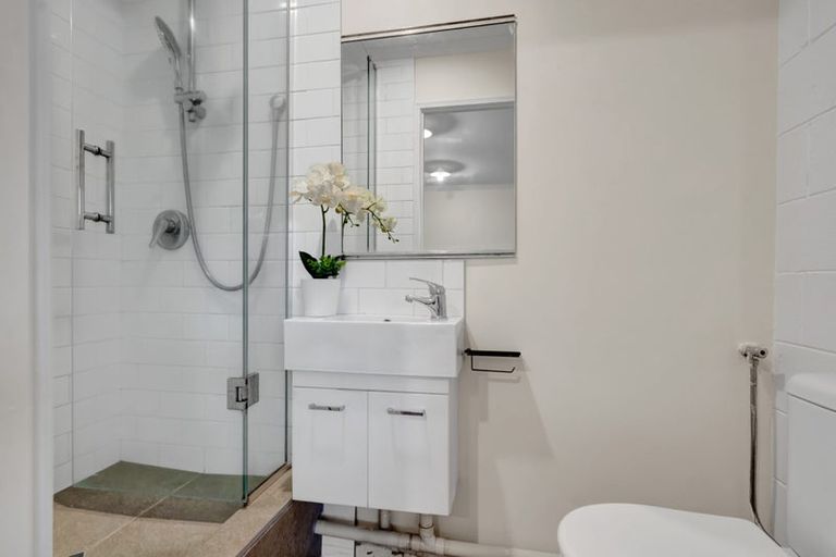 Photo of property in 51 Cumberland Street, Merrilands, New Plymouth, 4312