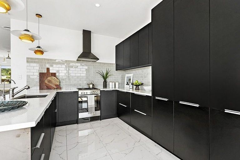 Photo of property in 15 Mills Road, Brooklyn, Wellington, 6021