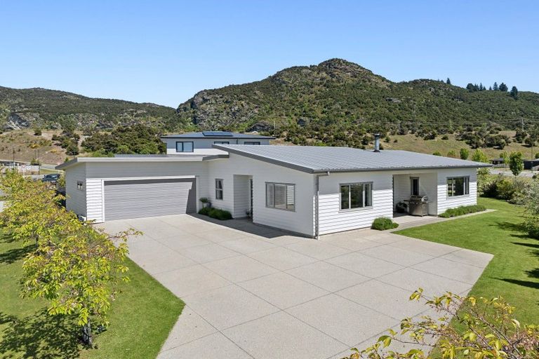 Photo of property in 62 Sherwin Avenue, Albert Town, Wanaka, 9305