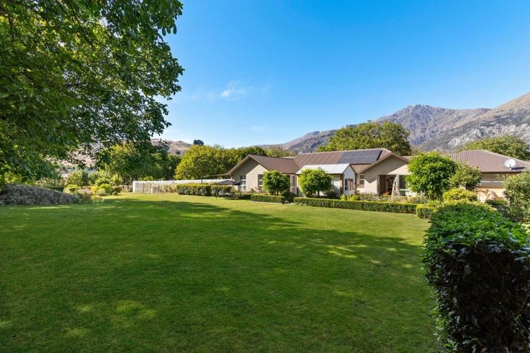 Photo of property in 8 Crawford Place, Lake Hayes, Queenstown, 9304