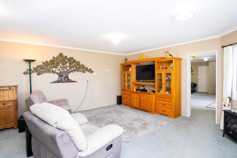 Photo of property in 2 Hikanui Place, Havelock North, 4130