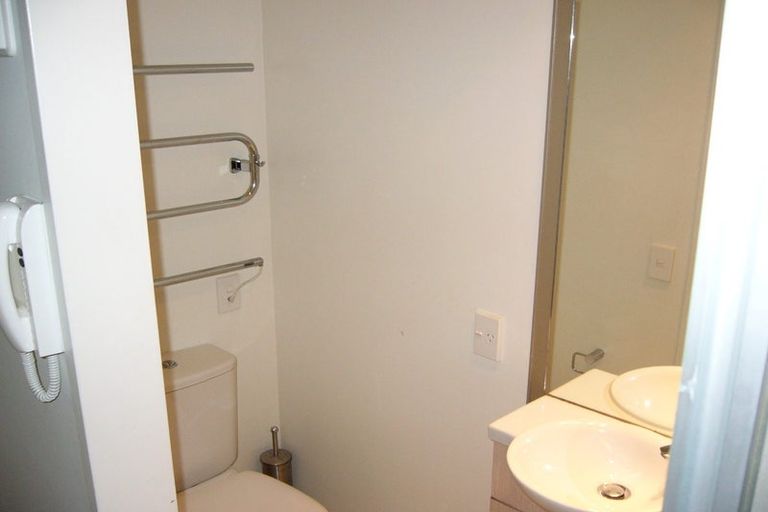 Photo of property in Luna Apartments, 4b/16 Burton Street, Grafton, Auckland, 1010