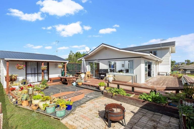 Photo of property in 13 Banksia Place, Goodwood Heights, Auckland, 2105