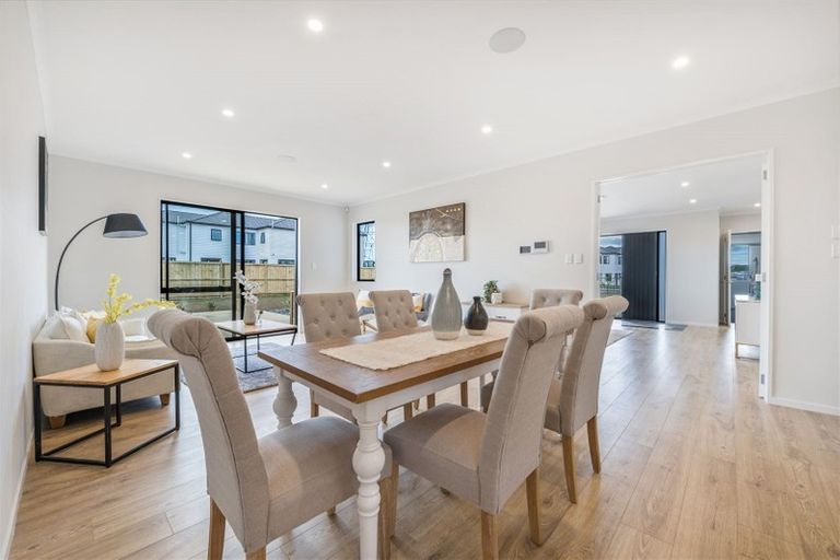 Photo of property in 42b Donegal Park Drive, Flat Bush, Auckland, 2019