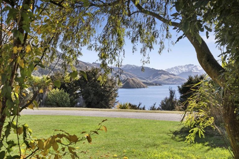 Photo of property in 32 Flora Dora Parade, Lake Hawea, Wanaka, 9382