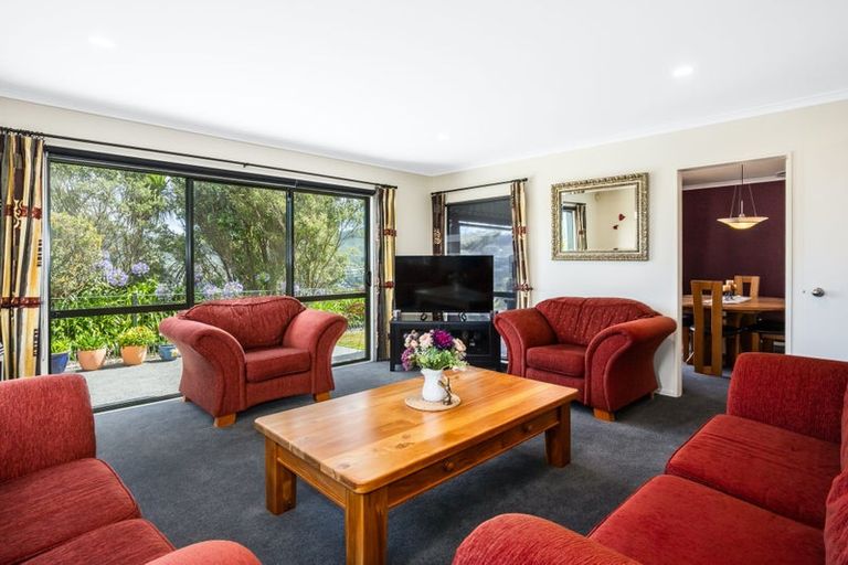 Photo of property in 138 Woodman Drive, Tawa, Wellington, 5028