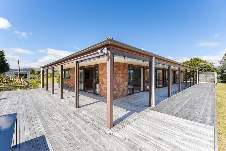Photo of property in 159 Pukenamu Road, Te Horo, Otaki, 5581