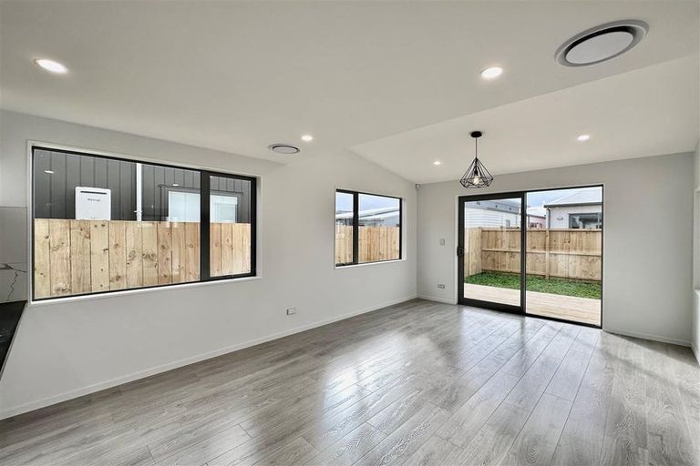 Photo of property in 42 John Gray Street, Papakura, 2110