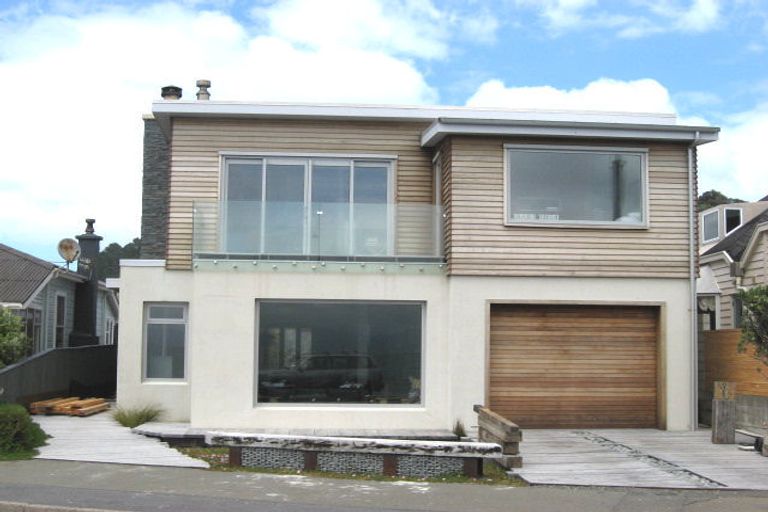 Photo of property in 41 Marine Parade, Seatoun, Wellington, 6022