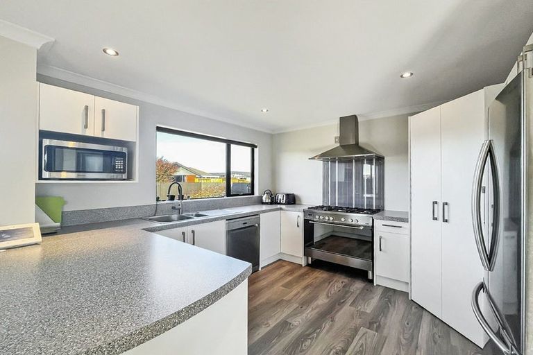 Photo of property in 33 Rosalie Terrace, Kelvin Grove, Palmerston North, 4414