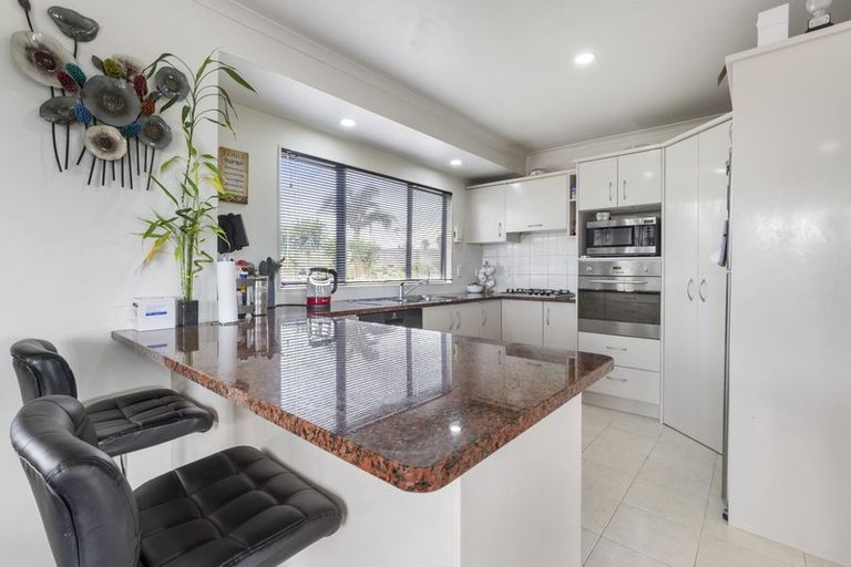Photo of property in 200 Hill Road, The Gardens, Auckland, 2105