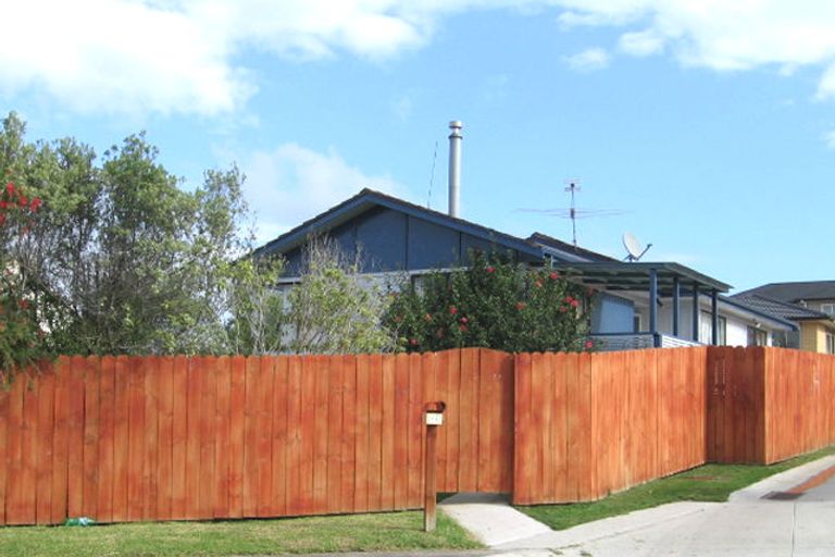 Photo of property in 12 Patrice Place, Massey, Auckland, 0614