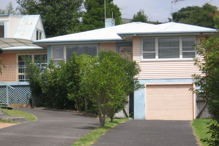Photo of property in 2/6 Lyons Avenue, Murrays Bay, Auckland, 0630