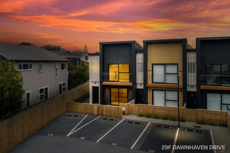 Photo of property in 27a Dawnhaven Drive, Te Atatu Peninsula, Auckland, 0610