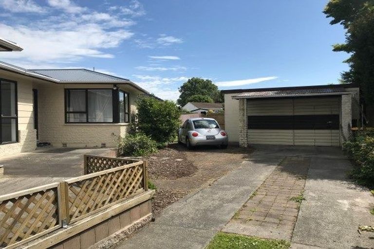 Photo of property in 68 Greendale Avenue, Avonhead, Christchurch, 8042