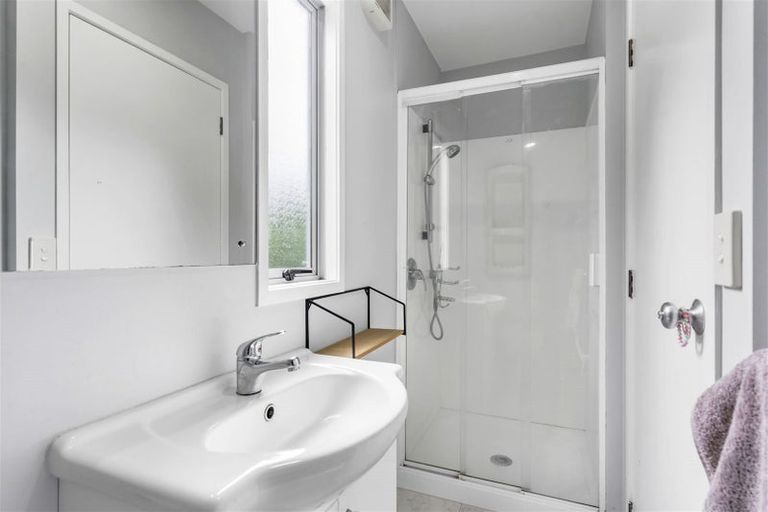 Photo of property in 3 Mariners View Road, Beach Haven, Auckland, 0626