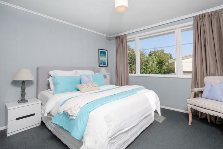 Photo of property in 2/27 Abbotleigh Avenue, Te Atatu Peninsula, Auckland, 0610
