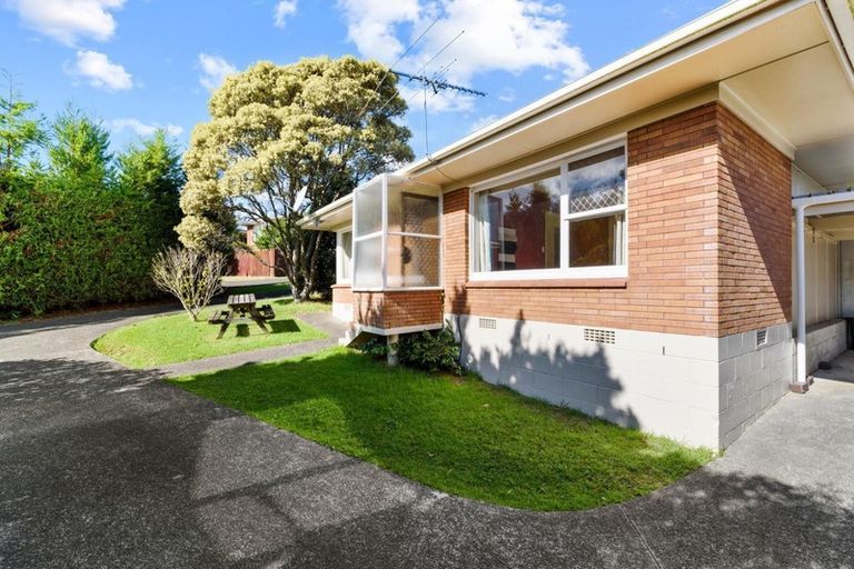 Photo of property in 1/28c Sunnynook Road, Sunnynook, Auckland, 0620