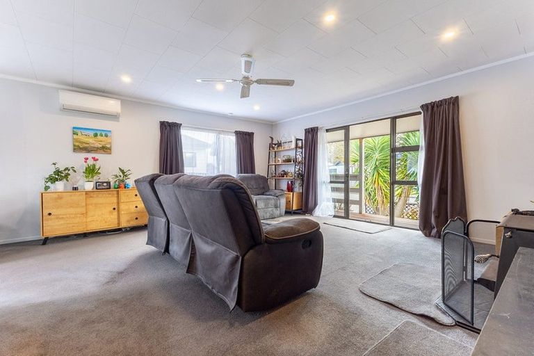 Photo of property in 23 Rosewood Place, Paraparaumu, 5032