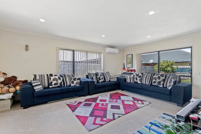 Photo of property in 19 Old Park Place, Takanini, 2112