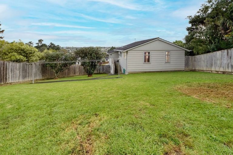 Photo of property in 32 Glenbervie Crescent, Massey, Auckland, 0614