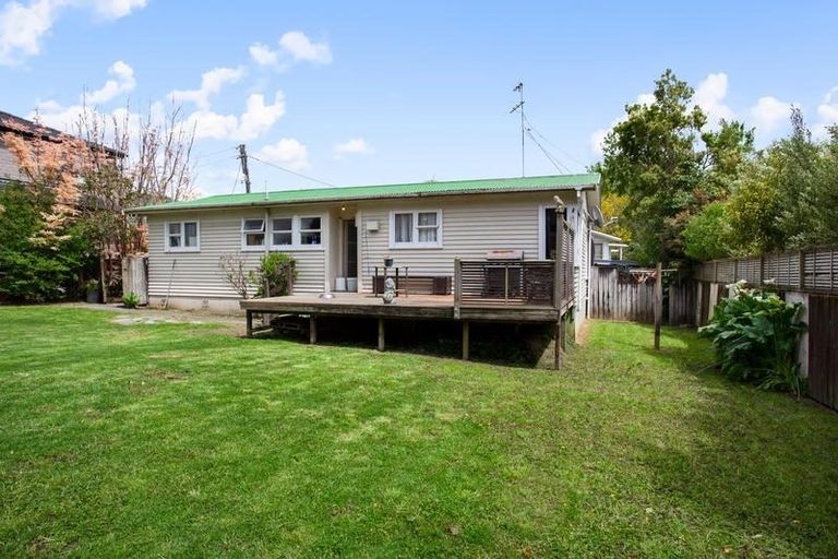 Photo of property in 1/144a Mcleod Road, Te Atatu South, Auckland, 0610