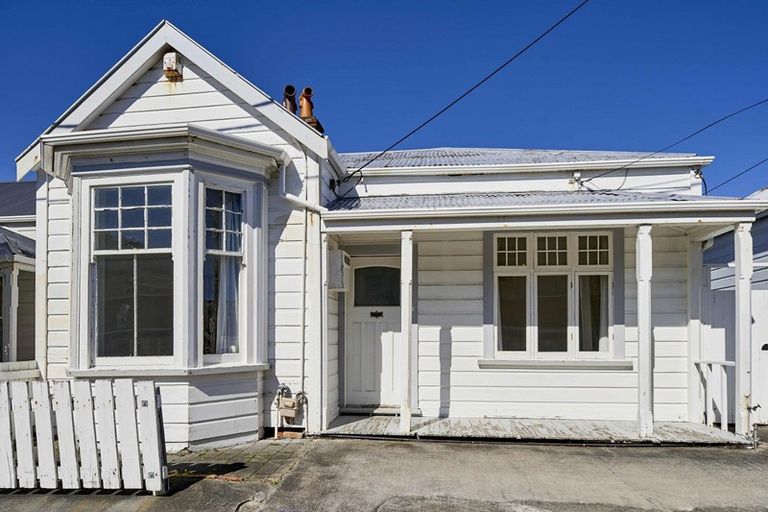 Photo of property in 4 Prince Street, Mount Victoria, Wellington, 6011