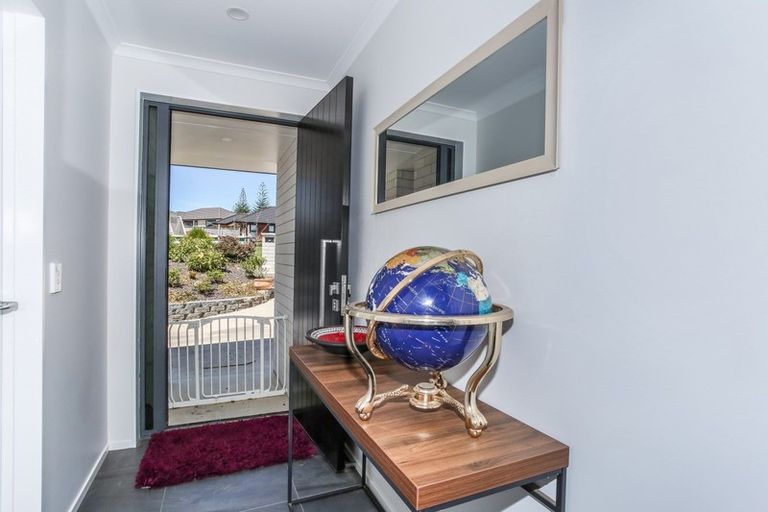 Photo of property in 16 Lippiatt Crescent, Pokeno, 2402