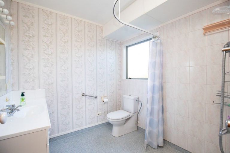 Photo of property in 15 Walton Place, Ngatea, 3503