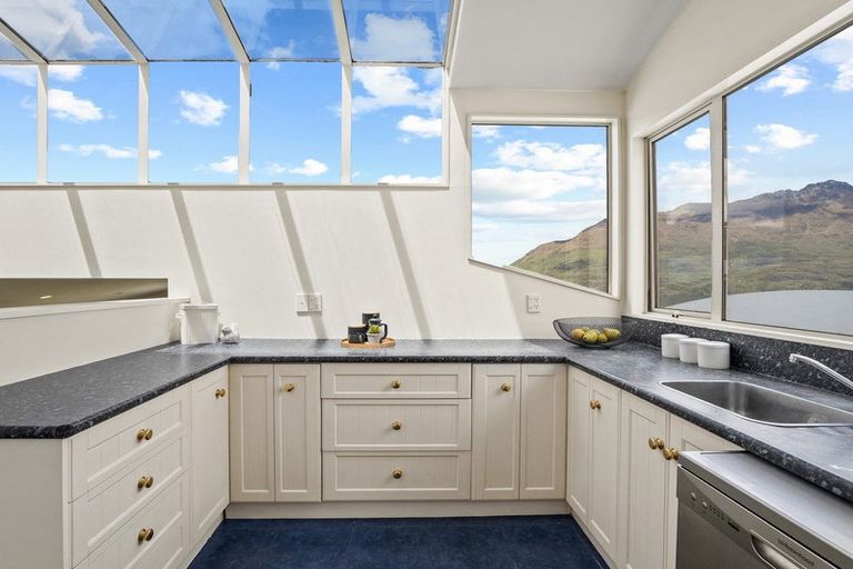 Photo of property in 3a Strawberry Lane, Fernhill, Queenstown, 9300