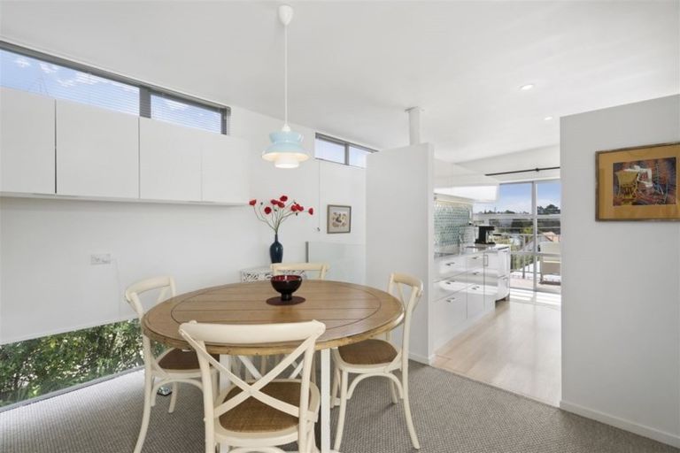 Photo of property in 14a Holiday Road, Stanmore Bay, Whangaparaoa, 0932