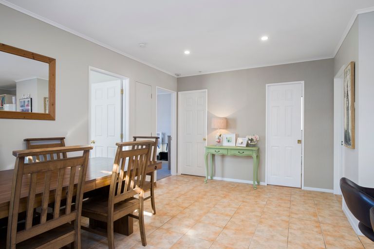 Photo of property in 11 Dawn Place, Waiuku, 2123