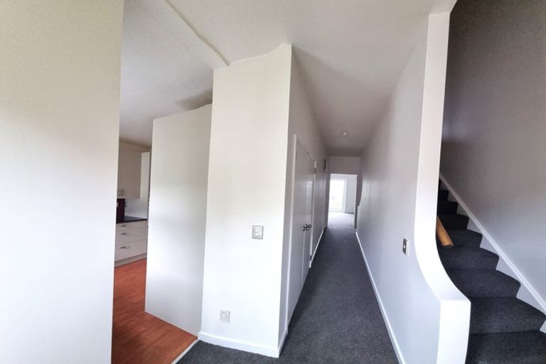 Photo of property in 11 Lawson Place, Mount Victoria, Wellington, 6011