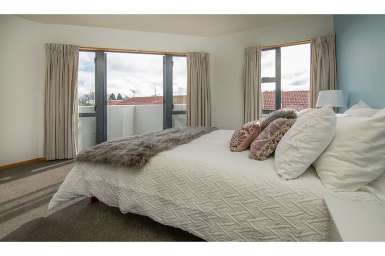 Photo of property in 2/96 Wainui Street, Riccarton, Christchurch, 8041