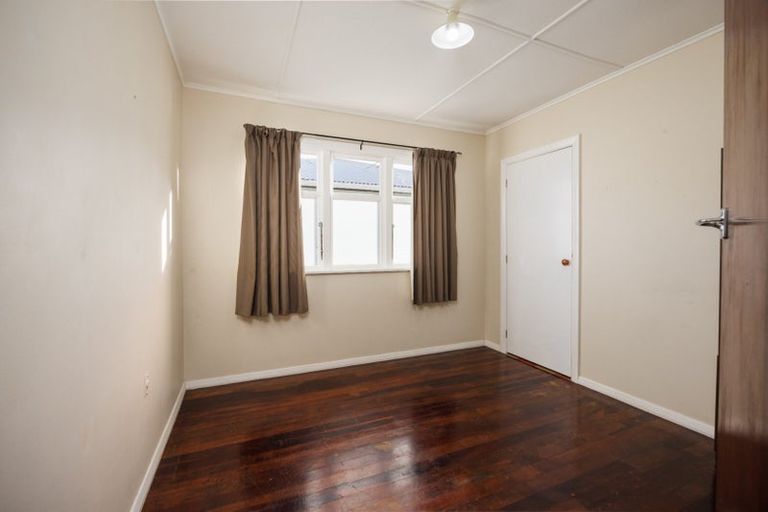 Photo of property in 6 Golf Road, Manor Park, Lower Hutt, 5019