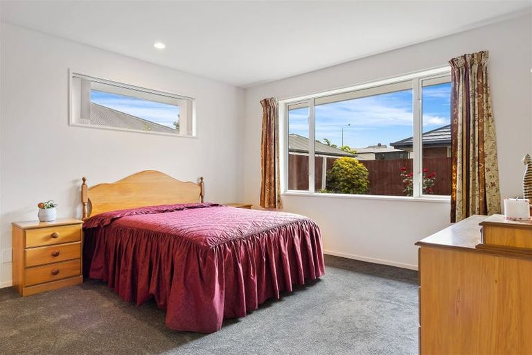 Photo of property in 17a Broadbent Street, Riccarton, Christchurch, 8041