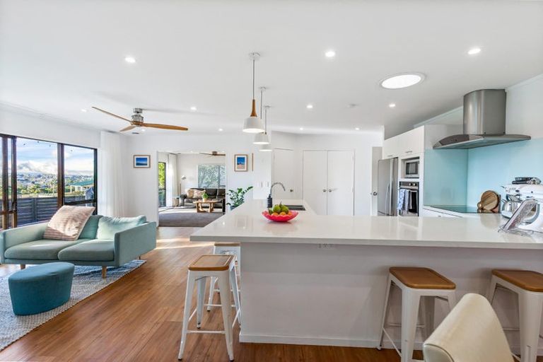 Photo of property in 22 Matisse Drive, West Harbour, Auckland, 0618