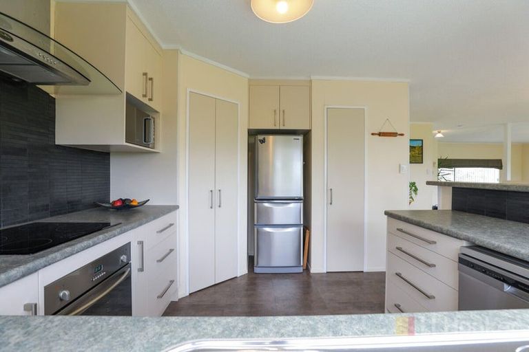 Photo of property in 2 Brundon Place, Lynmore, Rotorua, 3010