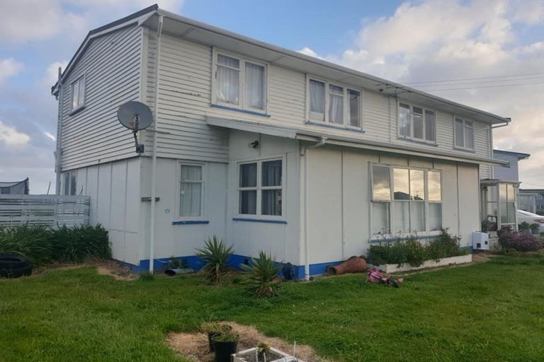 Photo of property in 26-28 Matipo Street, Castlecliff, Whanganui, 4501