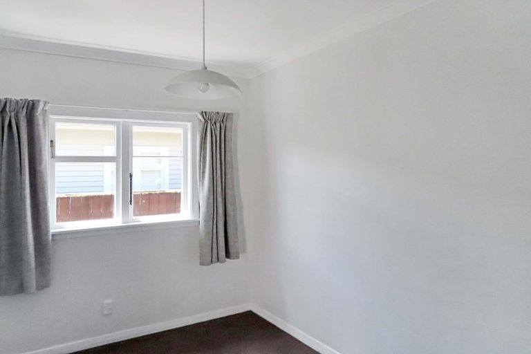 Photo of property in 17 Saint Ronans Avenue, Waterloo, Lower Hutt, 5011