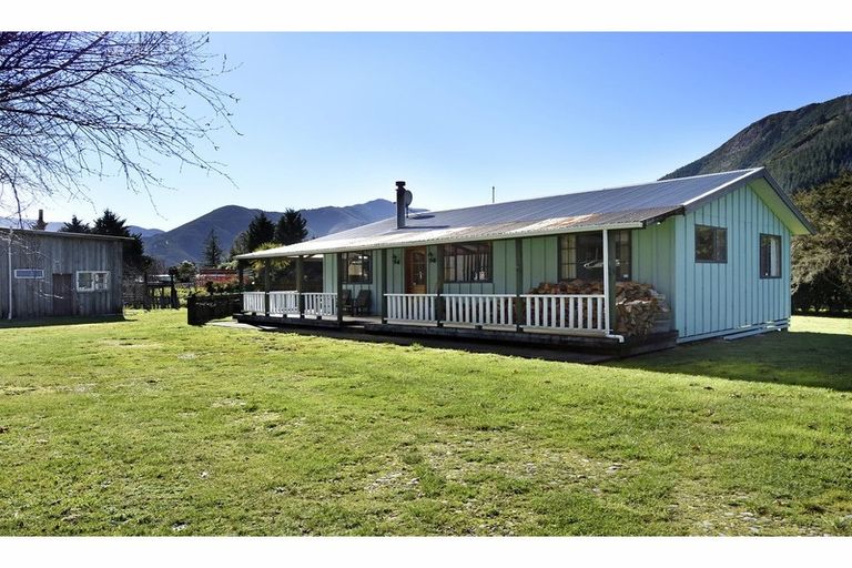 Photo of property in 137 Wakamarina Road, Canvastown, Havelock, 7178