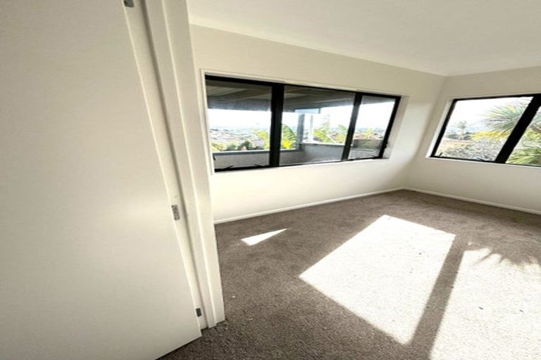 Photo of property in 14 Arrowsmith Drive, Clover Park, Auckland, 2019